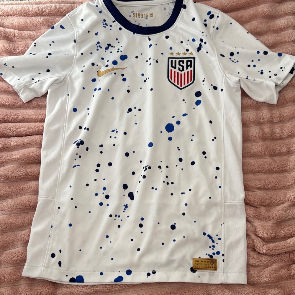 Nike women’s White and Blue USA Soccer Jersey